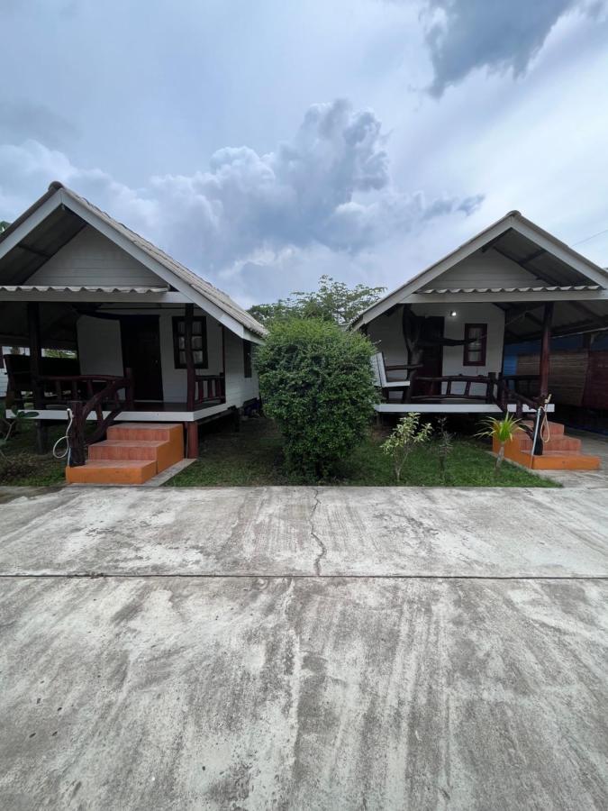 Pyramid Bungalow Hotel Ban Laem Sai Exterior photo